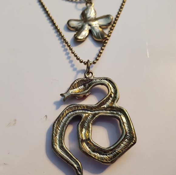 Betsey Johnson 3 Piece Set Snake & Flower Necklace & Earrings - Picture 4 of 11